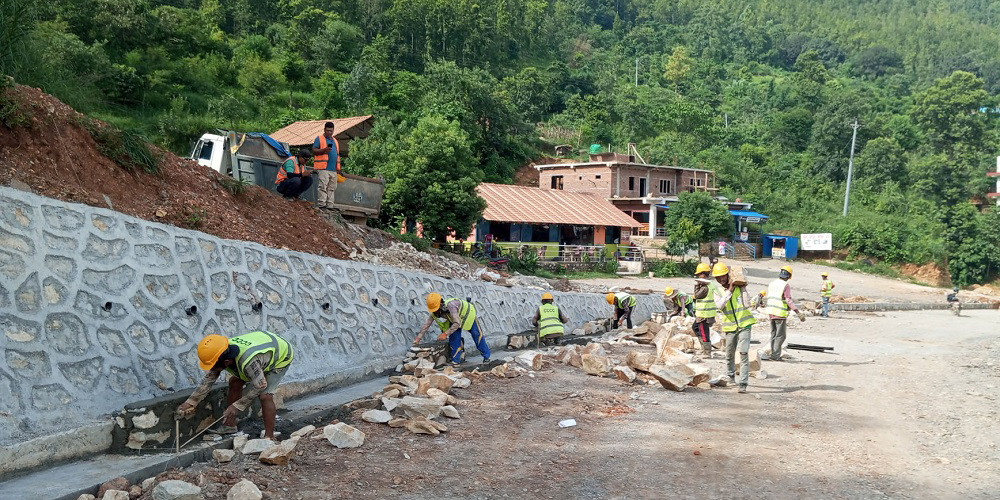 पृथ्वी राजमार्गको ६३ किमी सडक कालोपत्र